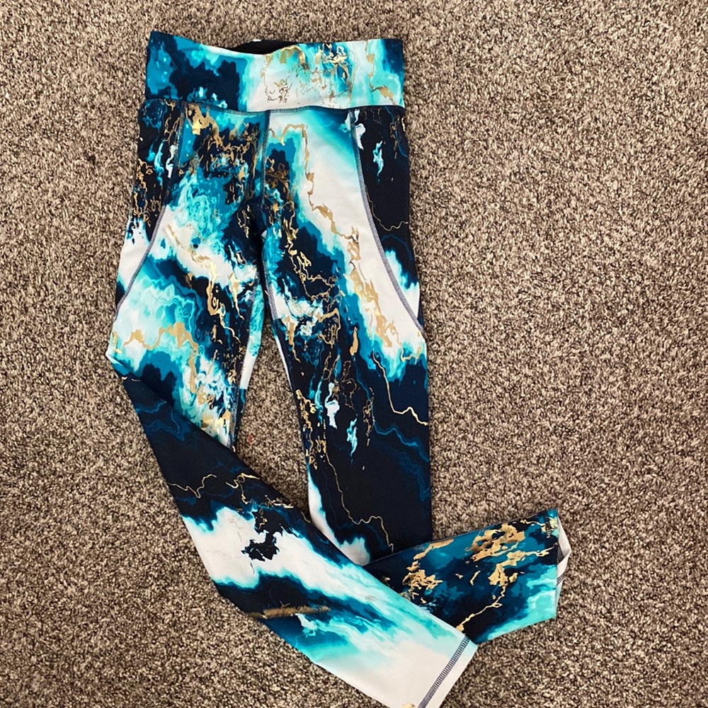 Only worn once! Marble leggings with pockets